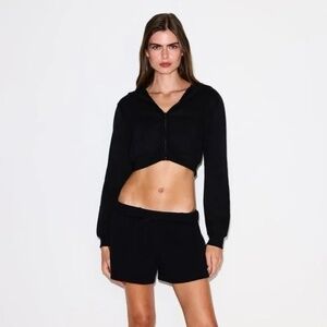 SKIMS Cotton Fleece Cropped Zip-Up Hoodie in Onyx